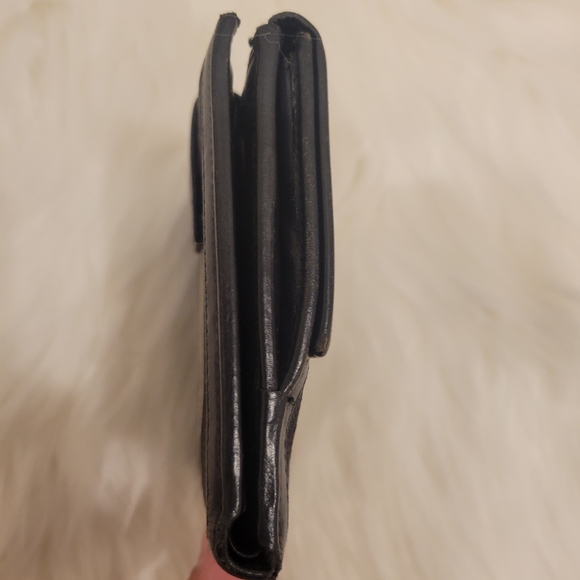 Gucci Bi-Fold Wallet with Snap Closure - Picture 4 of 12